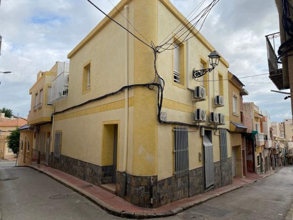 Chalet adosado en calle Nuestra Señora del Pilar photo 1