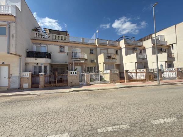 Chalet adosado en calle la Cenia s/n photo 1