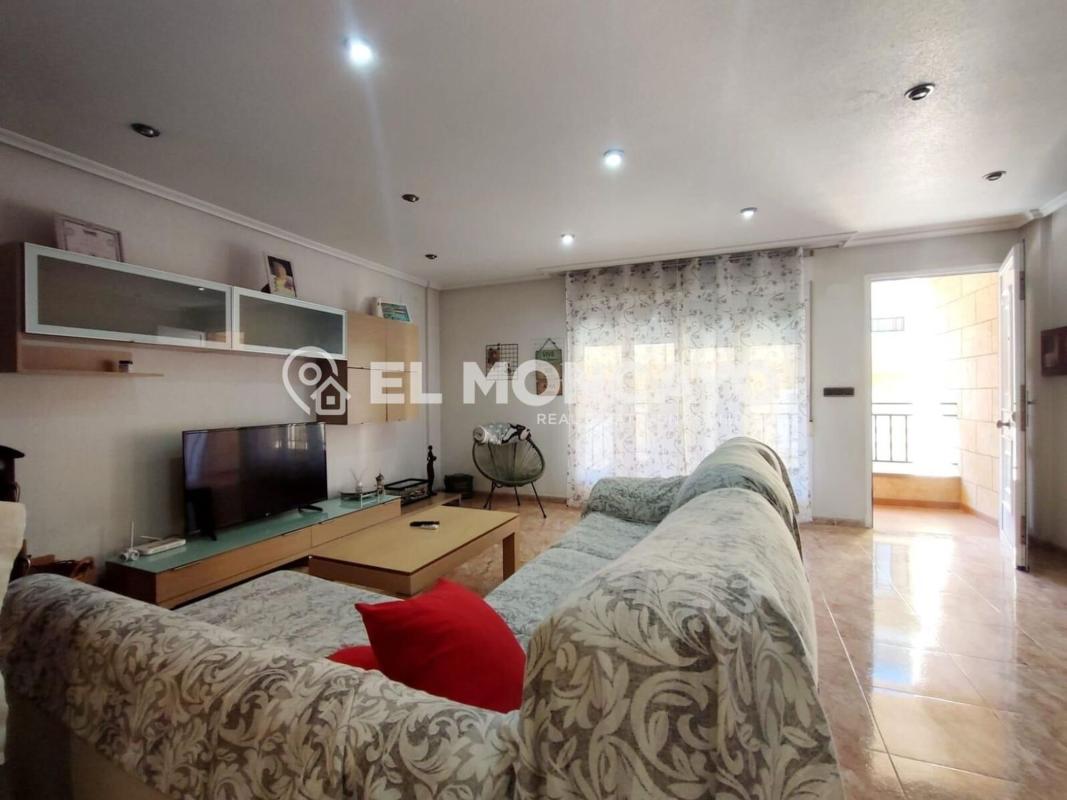 Sale of townhouse in  Calle Llopis Escolano , Catral photo 3