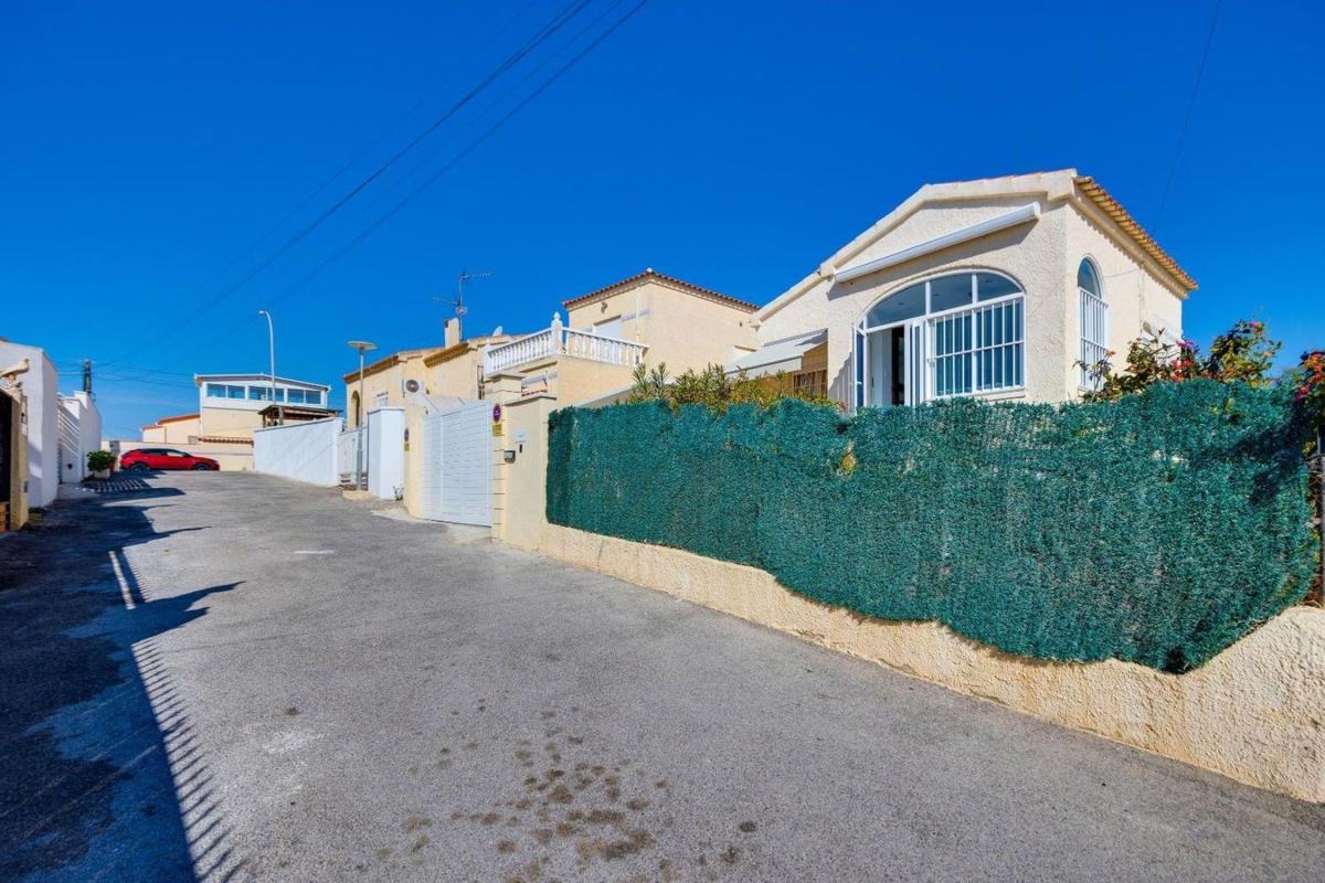 Sale of independent chalet in Daya Vieja, Daya Vieja
 photo 3