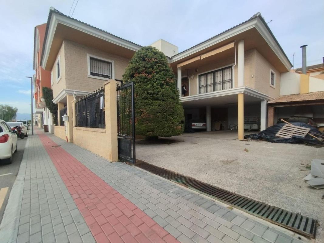 Sale of independent chalet in Calle Maestro Serrano, Dolores
photo 1