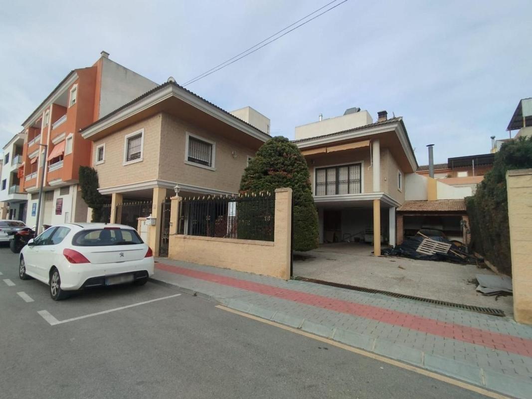 Sale of independent chalet in Calle Maestro Serrano, Dolores
photo 2