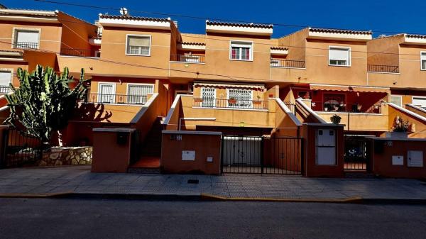 Chalet adosado photo 1