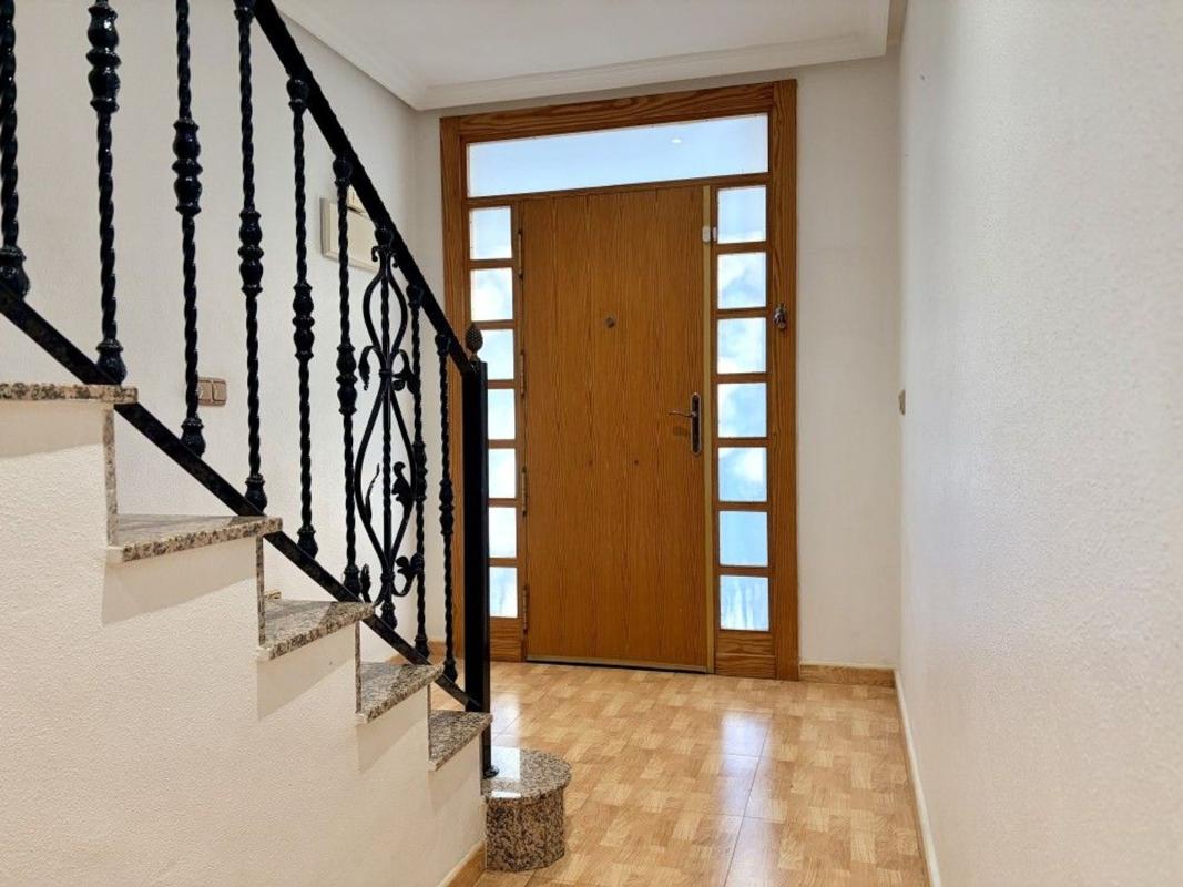 Sale of townhouse in Calle Rojales , Formentera del Segura photo 4