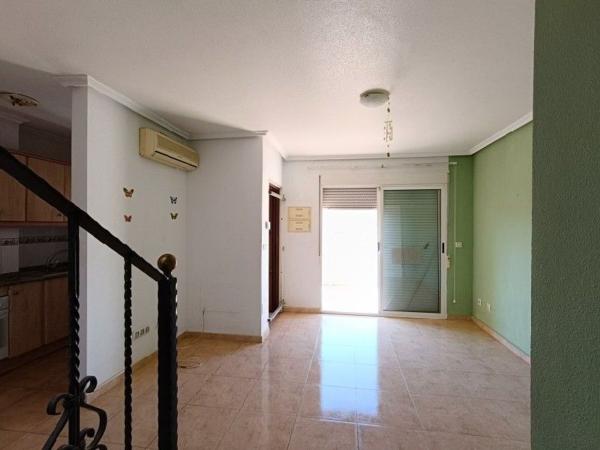 Chalet pareado en calle Reina Victoria photo 2