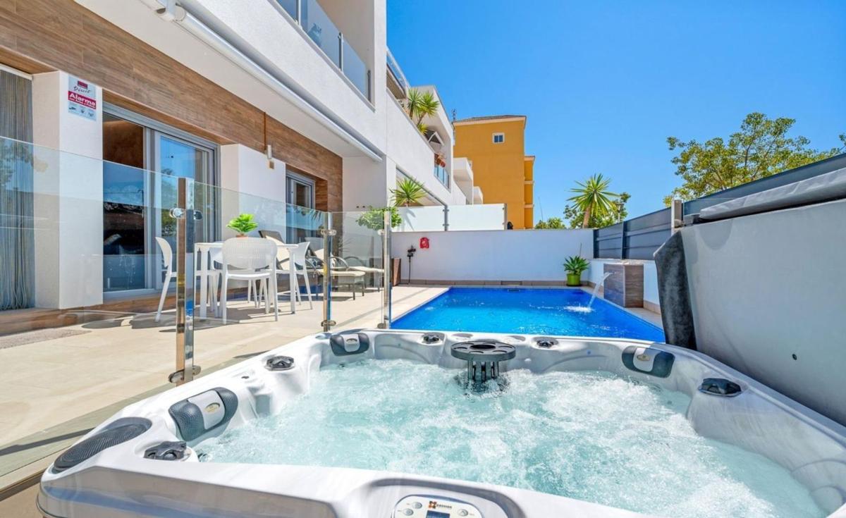 Sale of townhouse in S.A.U.R2, 7 , Formentera del Segura photo 1