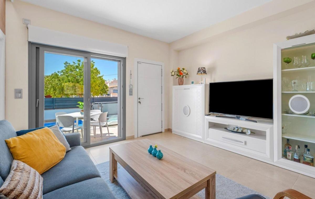 Sale of townhouse in S.A.U.R2, 7 , Formentera del Segura photo 5
