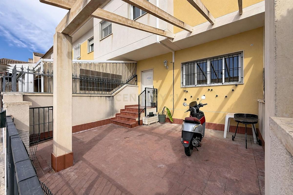 Venta de chalet adosado en  Calle Juez Antonio Bernabéu, 22 , Granja de Rocamora photo 2