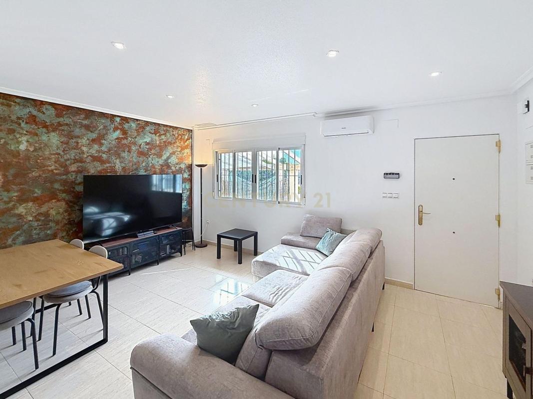 Venta de chalet adosado en  Calle Juez Antonio Bernabéu, 22 , Granja de Rocamora photo 4