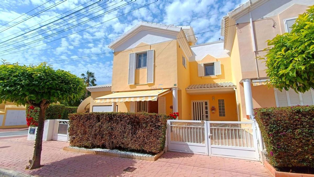 Venta de chalet independiente en Urbanizaciones, Guardamar del Segura
photo 1