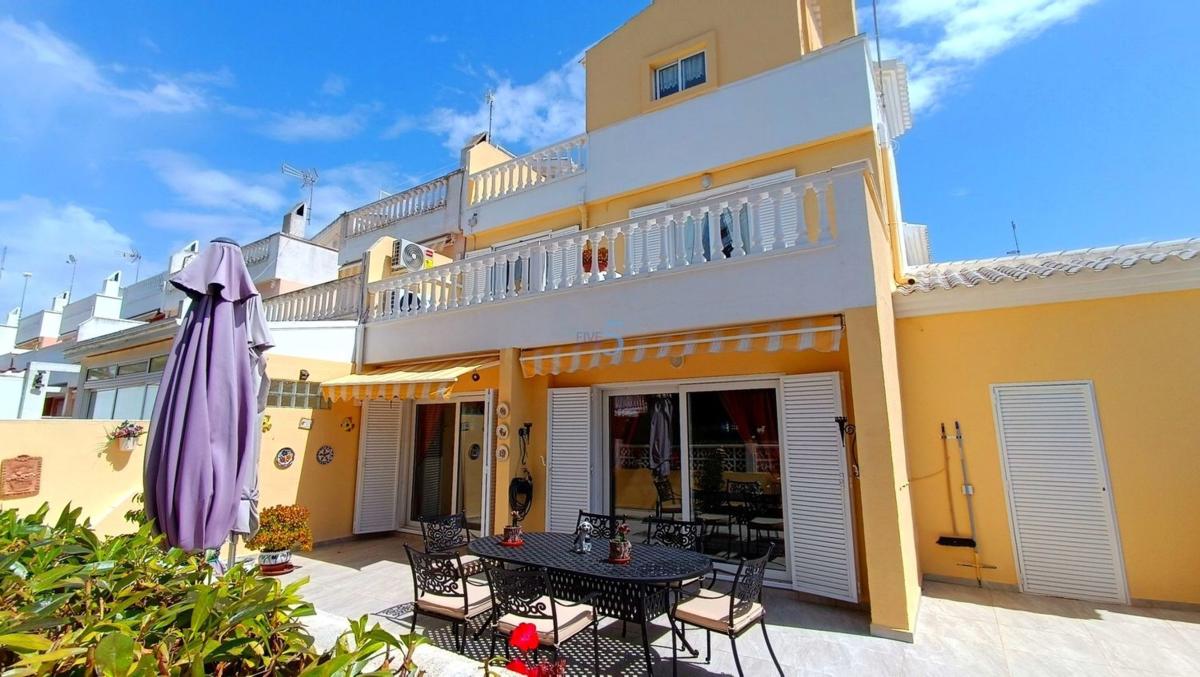 Venta de chalet independiente en Urbanizaciones, Guardamar del Segura
photo 2
