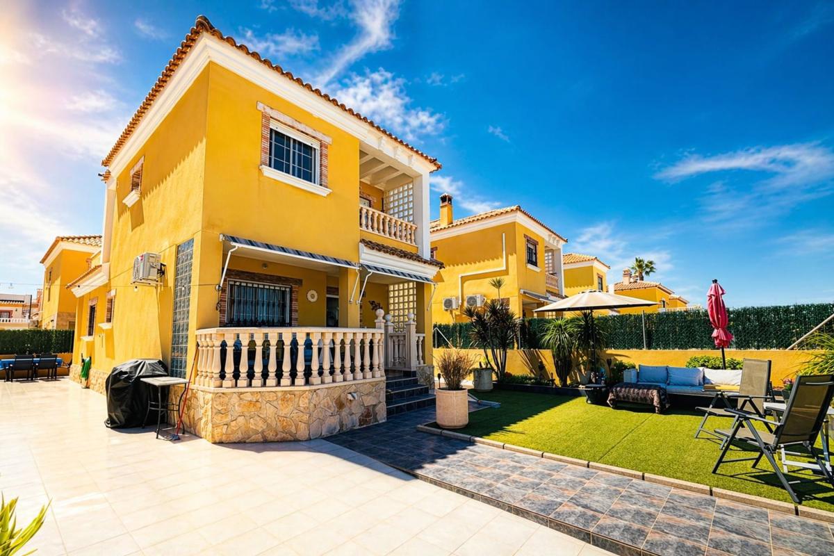 Venta de chalet independiente en Urbanizaciones, Guardamar del Segura
photo 1