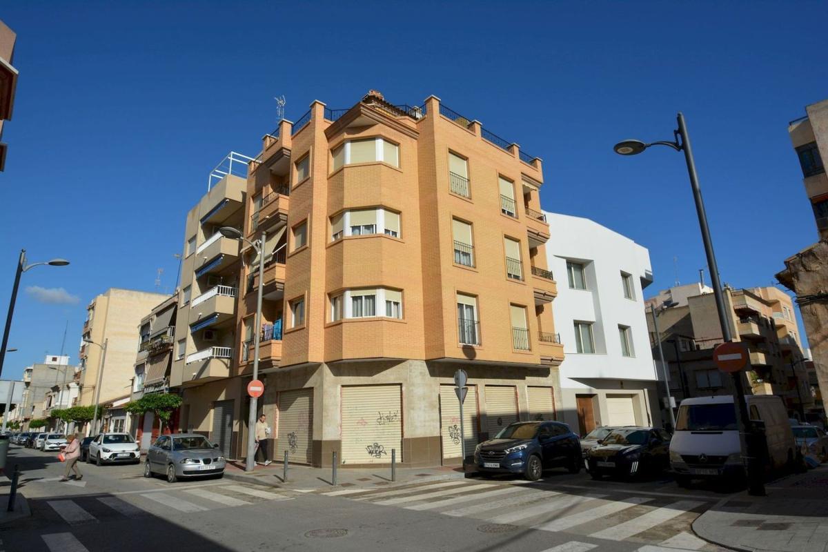 Sprzedaż mieszkania w Calle Sant Pere, Guardamar del Segura
photo 1