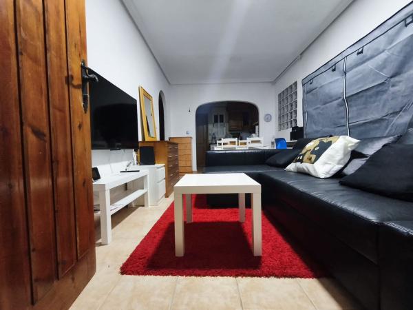 Chalet adosado en calle Berenguer de Massanet thumbnail 1