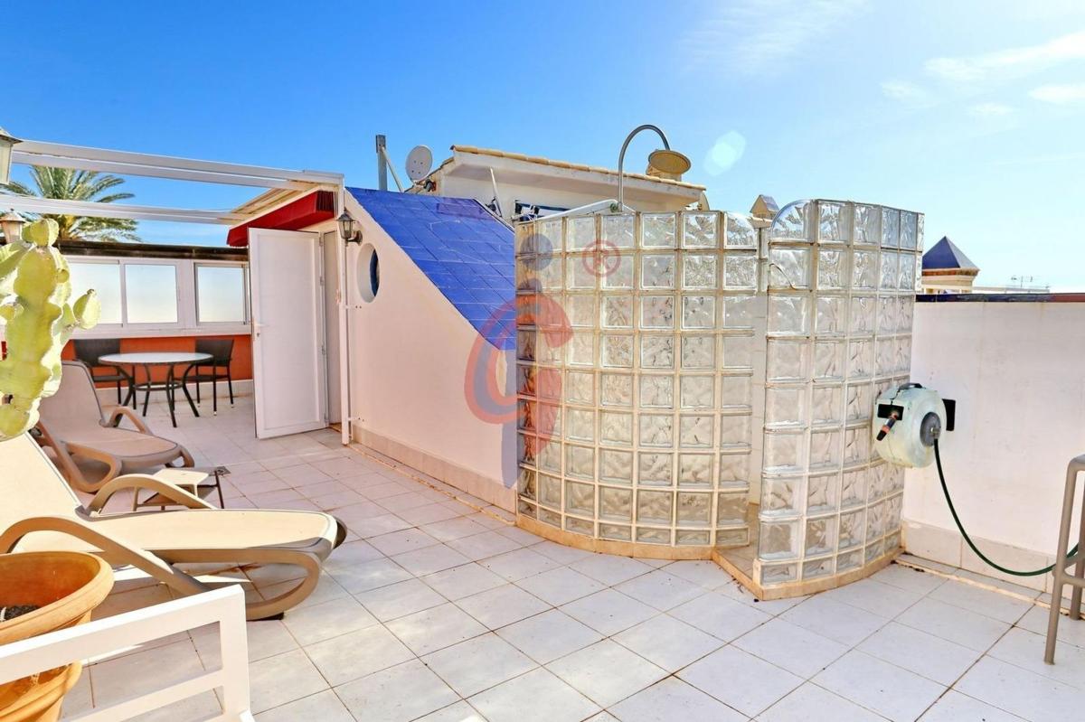Venta de chalet adosado en  Calle Italia, 28 , Guardamar del Segura photo 3