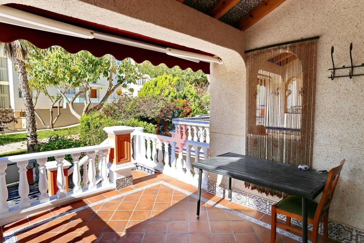 Venta de chalet adosado en  Calle Italia, 28 , Guardamar del Segura photo 4