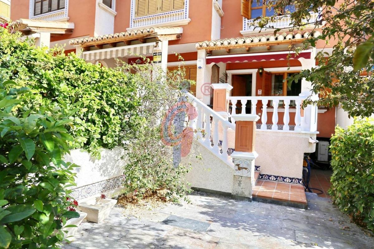 Venta de chalet adosado en  Calle Italia, 28 , Guardamar del Segura photo 5