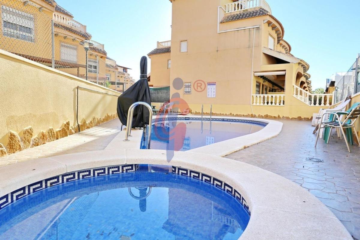 Venta de chalet adosado en  Calle Jaume de Soler, 1 , Guardamar del Segura photo 2