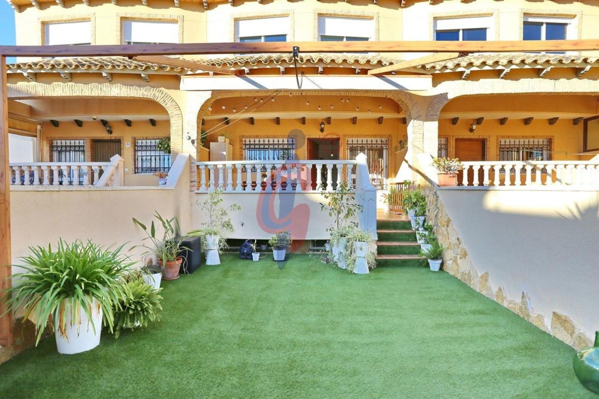 Venta de chalet adosado en  Calle Jaume de Soler, 1 , Guardamar del Segura photo 3