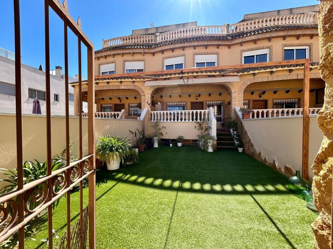 Sale of townhouse in Calle Jaume de Soler s/n , Guardamar del Segura photo 1