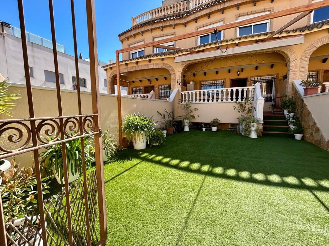 Sale of townhouse in Calle Jaume de Soler s/n , Guardamar del Segura photo 2