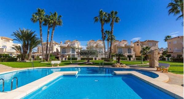 Chalet adosado en calle Vicente Aracil, 27 photo 1