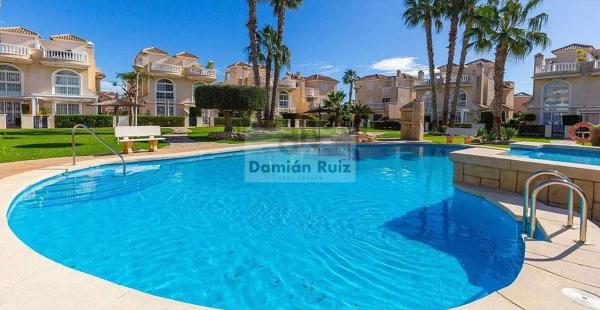 Chalet adosado en calle Vicente Aracil, 27 thumbnail 1