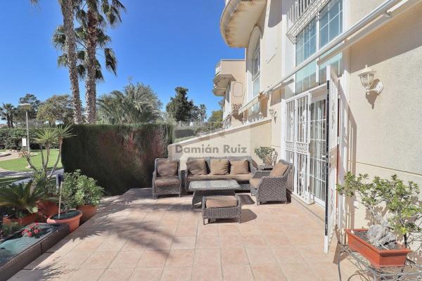 Chalet adosado en calle Vicente Aracil, 27 photo 4