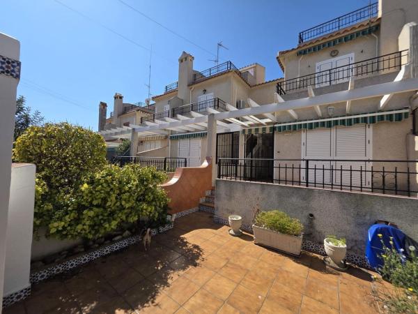 Chalet adosado en calle viena photo 4
