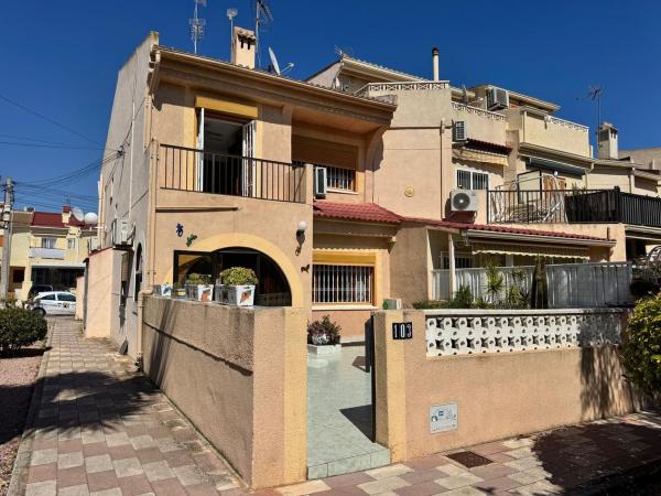 Chalet adosado en calle Costa Bella, 61 photo 1
