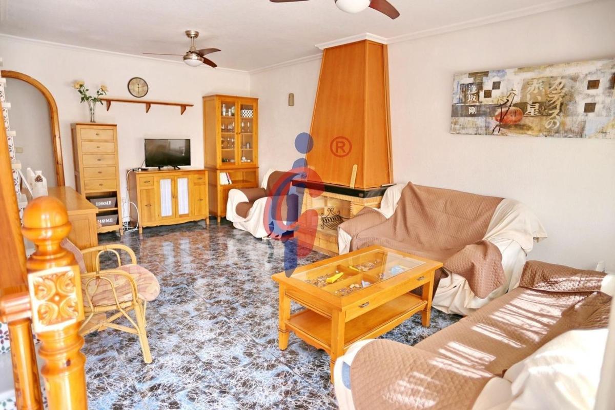 Sale of townhouse in Calle Juan Gil Albert, 6 , Guardamar del Segura photo 3