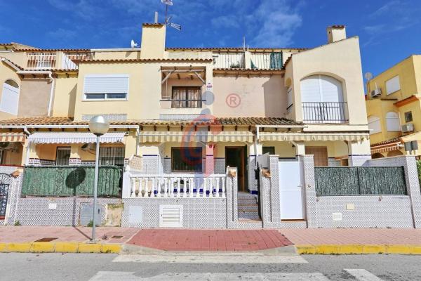 Chalet adosado en calle París, 153 thumbnail 1