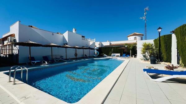 Chalet independiente en venta en Urbanizaciones, Guardamar del Segura
thumbnail 1