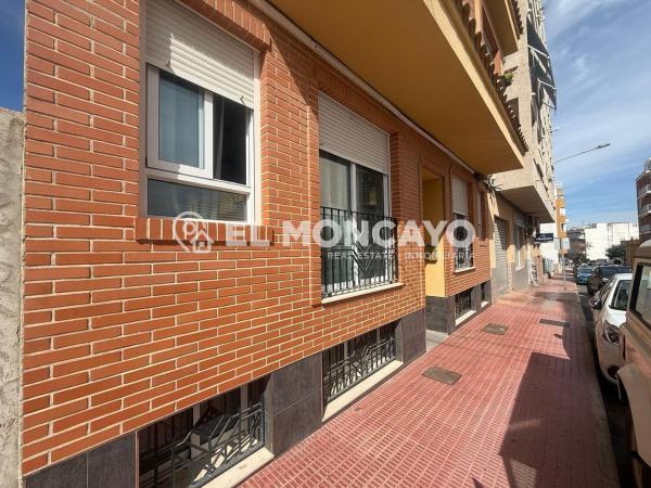Sprzedaż mieszkania w Calle Sant Emigdi, Guardamar del Segura
thumbnail 1