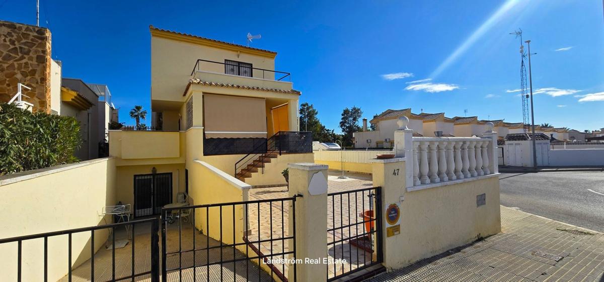 Продажа отдельного шале в Calle la Margarida, 47, Гуардамар-дель-Сегура photo 1