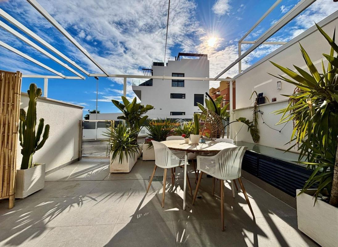 Venta de chalet adosado en  Urbanizaciones , Guardamar del Segura photo 2