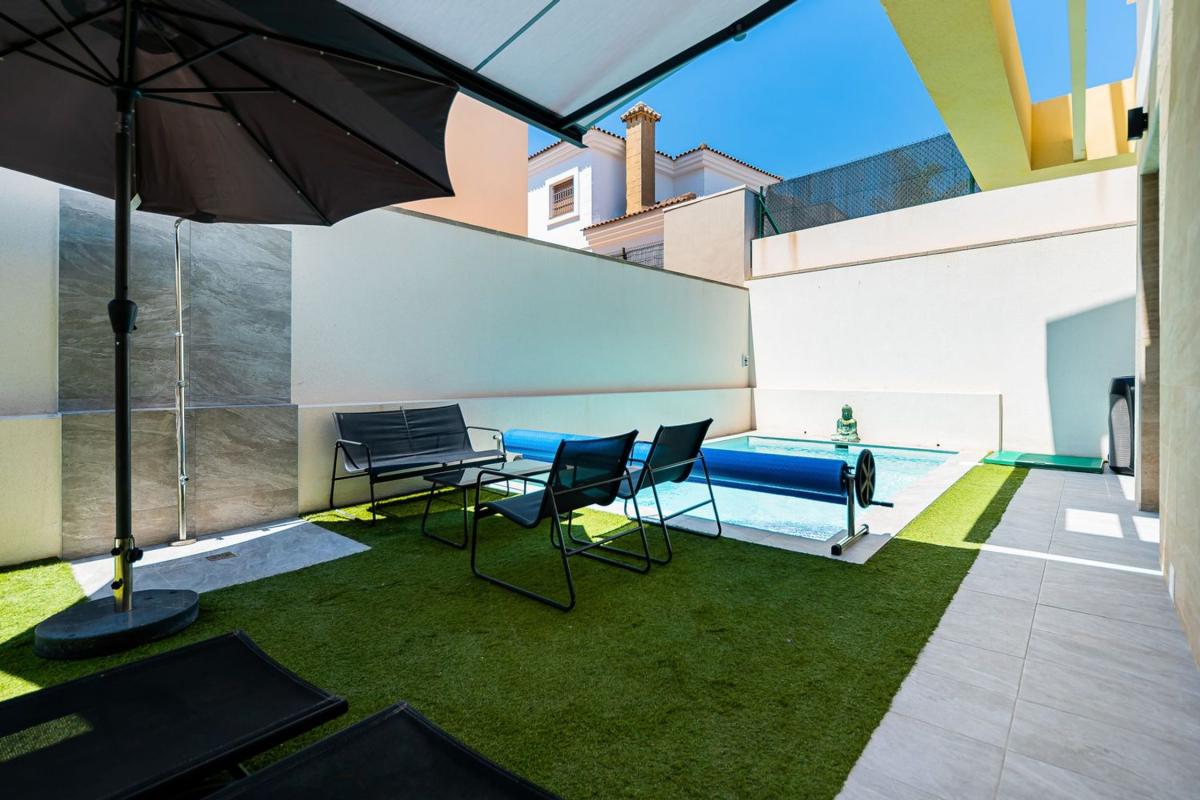 Sale of independent chalet in Calle la Herrada, Los Montesinos
photo 5