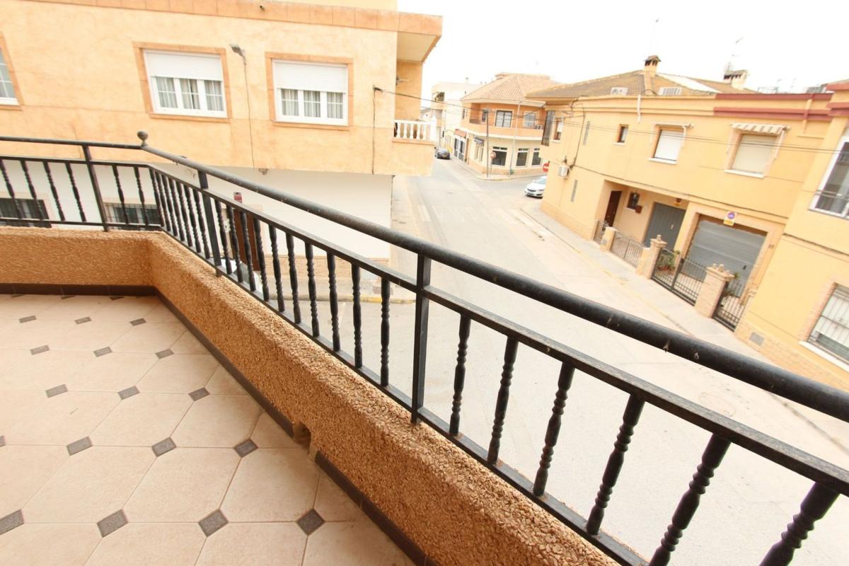 Sale of independent chalet in Calle Naranjo, Los Montesinos
 photo 3
