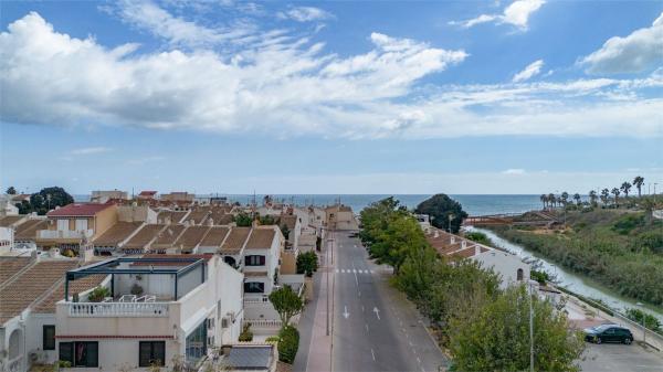 Chalet adosado en calle Romero thumbnail 1
