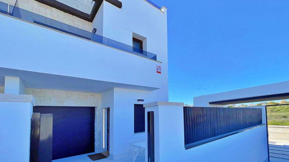 Venta de chalet adosado en Calle Melón s/n , Orihuela photo 1