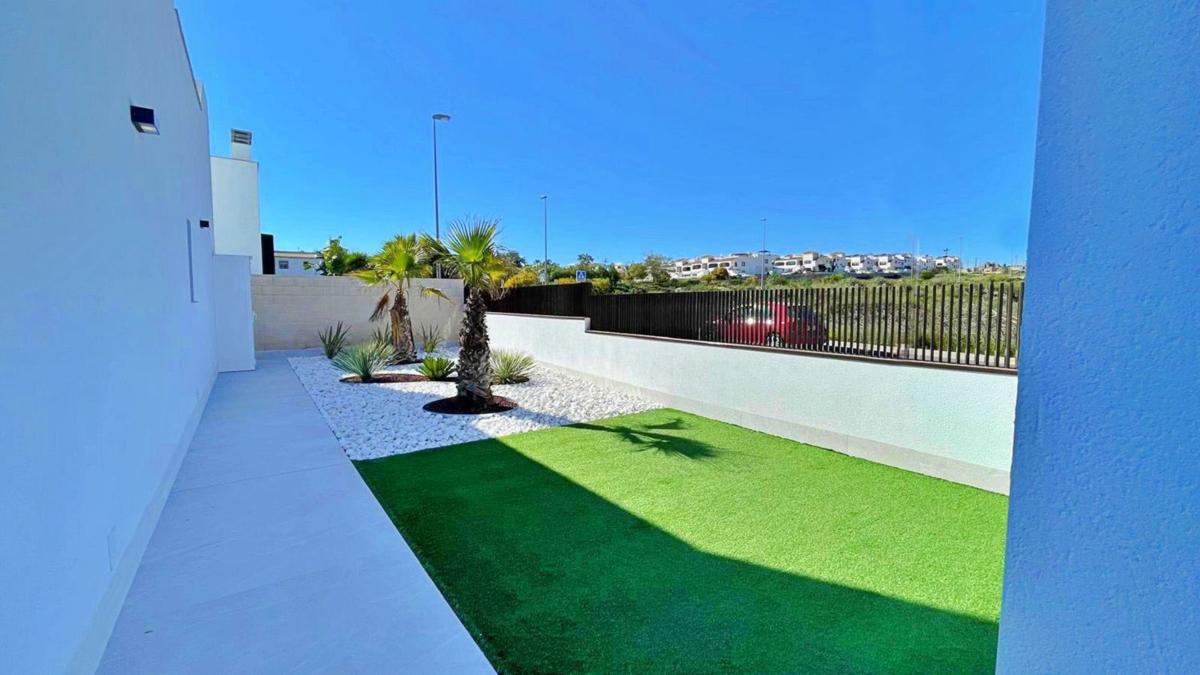 Venta de chalet adosado en Calle Melón s/n , Orihuela photo 2