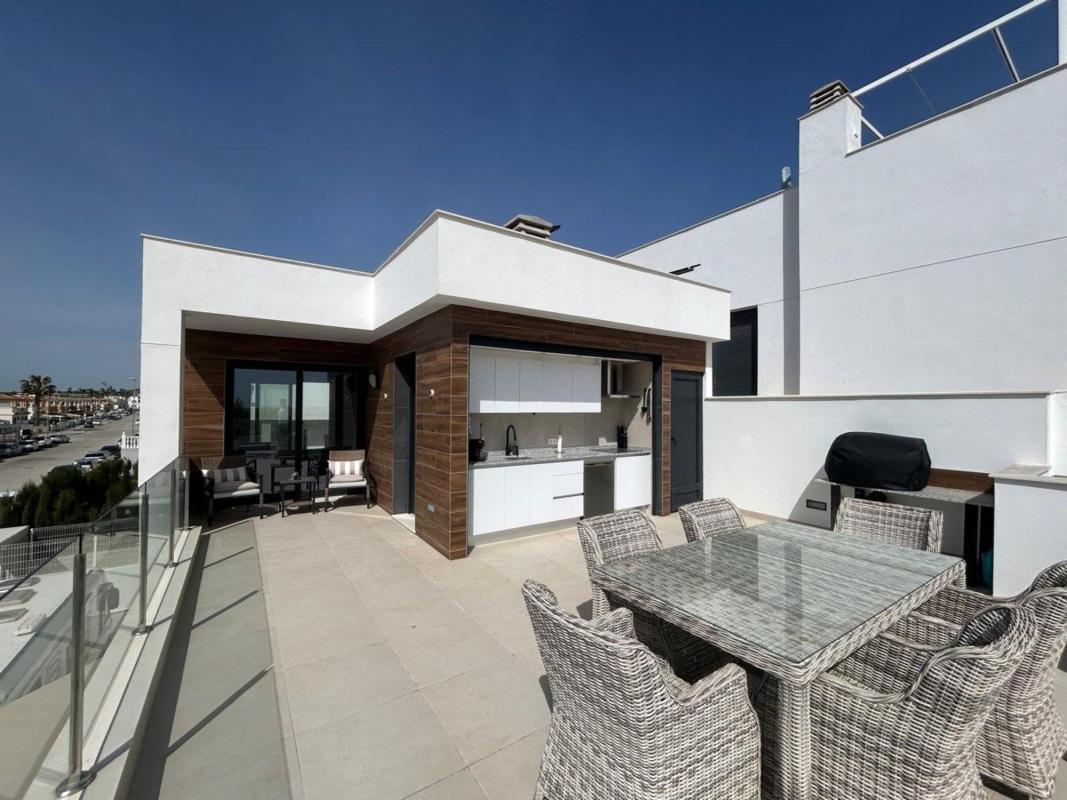 Venta de chalet independiente en Calle Mandarino, Orihuela
photo 1