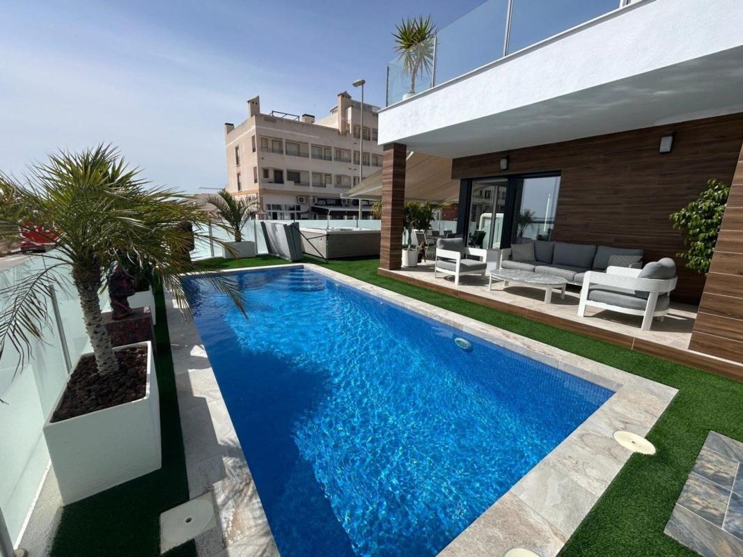 Venta de chalet independiente en Calle Mandarino, Orihuela
photo 2