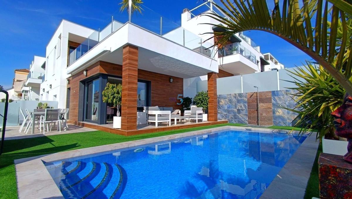 Venta de chalet independiente en Desamparados-Hurchillo-Torremendo, Orihuela
photo 1