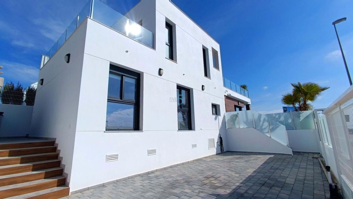 Venta de chalet independiente en Desamparados-Hurchillo-Torremendo, Orihuela
photo 2