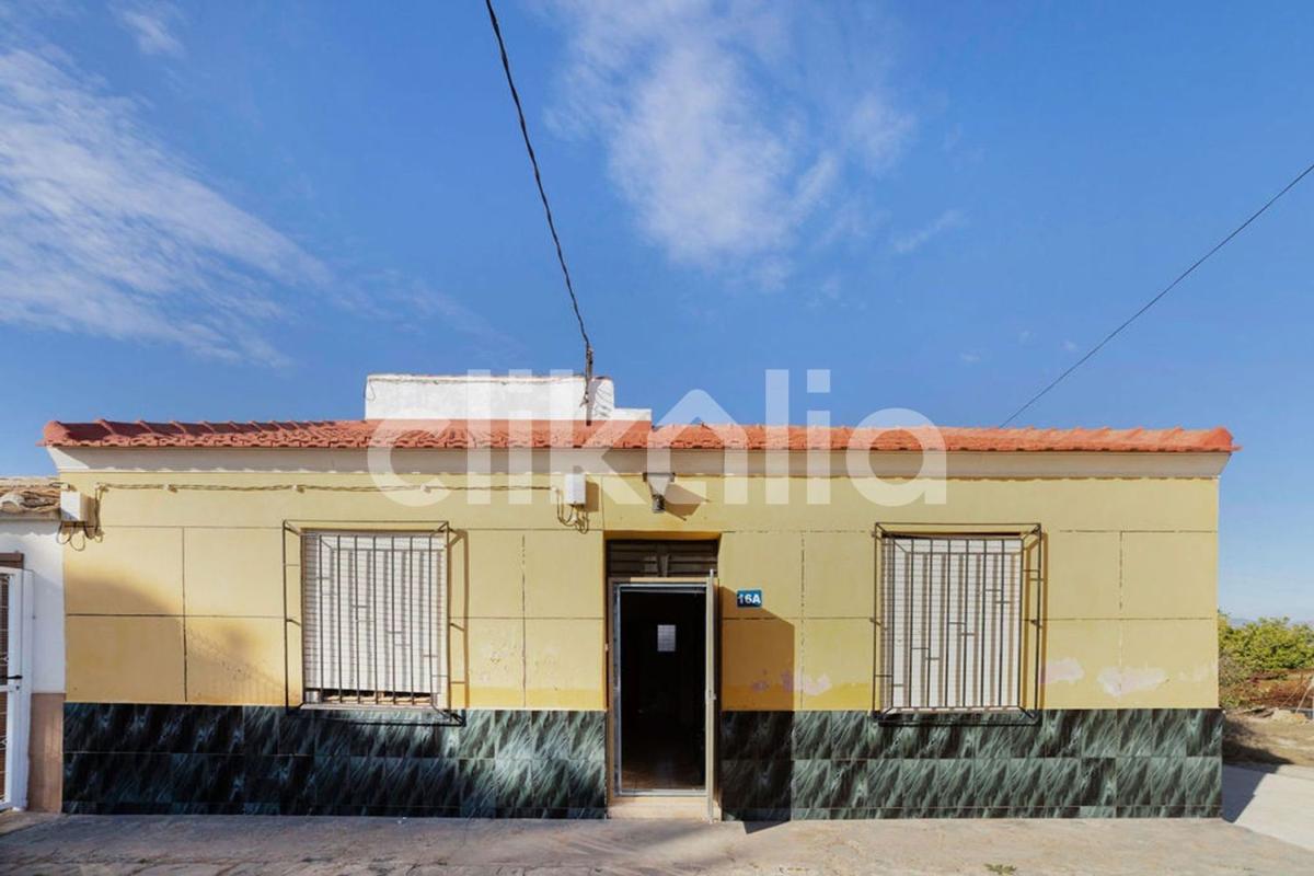 Sale of independent chalet in Calle Policía Monserrate Salinas, Orihuela
photo 1