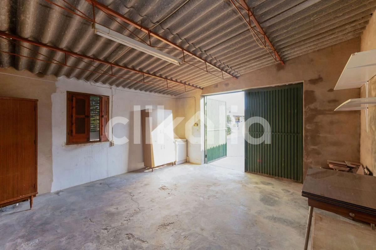 Sale of independent chalet in Calle Policía Monserrate Salinas, Orihuela
photo 2