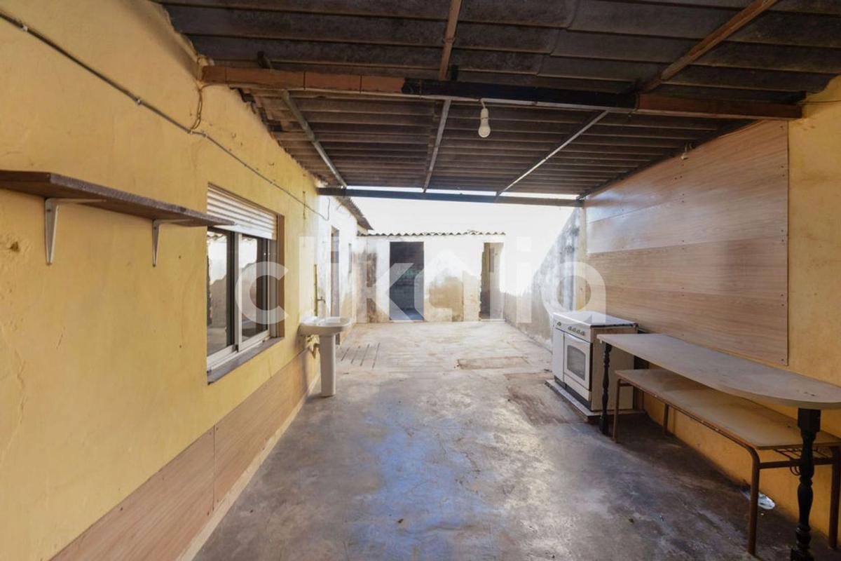 Sale of independent chalet in Calle Policía Monserrate Salinas, Orihuela
photo 4