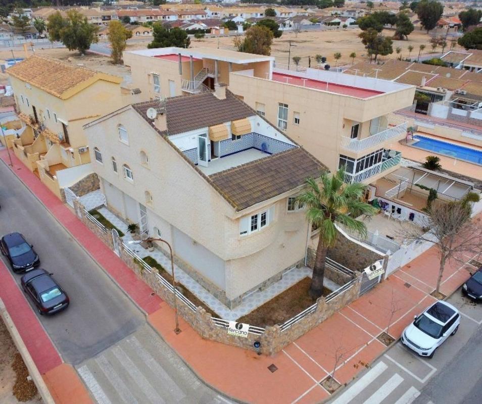 Sale of independent chalet in Calle San Juan, Orihuela
photo 1
