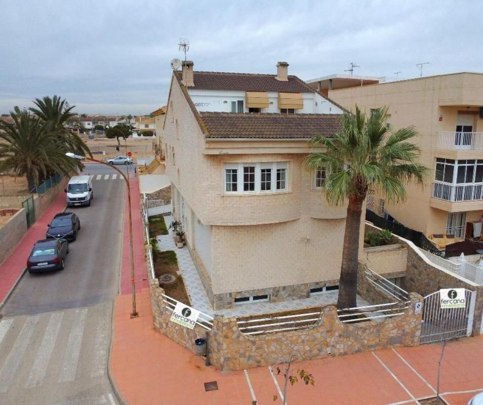 Sale of independent chalet in Calle San Juan, Orihuela
photo 2